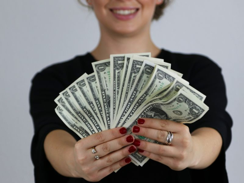 Đồng USD duy trì vị thế: Lợi suất tăng đẩy lùi các đối thủ